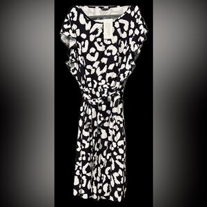 NWT BloomChic Black and White maxi dress Plus Size 28 Ruffle Sleeves